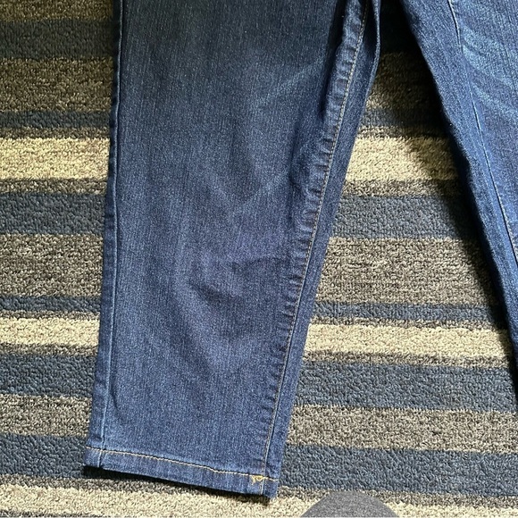 Hybrid Company Maternity Capris Size Medium - Picture 3 of 6
